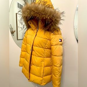 Tommy Hilfiger gold Small women’s puffy coat with detachable hood